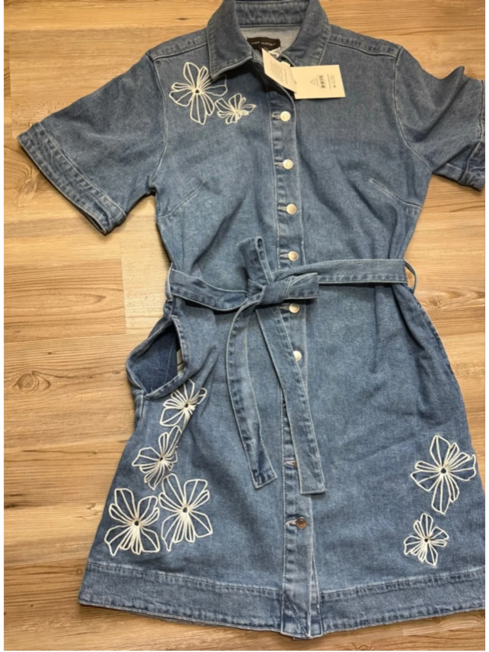 Free Assembly Jean dress embroidered flowers.￼ - Picture 2 of 7